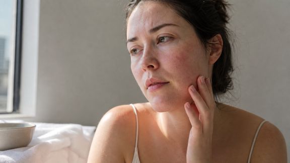 Peaux sensibles et retours de vacances : comment réparer les dommages cutanés ?