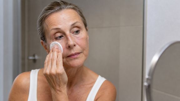 Peau mature : les erreurs de démaquillage à éviter absolument