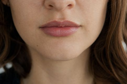 Mettre en valeur les lèvres fines avec le maquillage