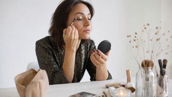 Maquillage de fêtes : inspirations faciles à réaliser à la maison
