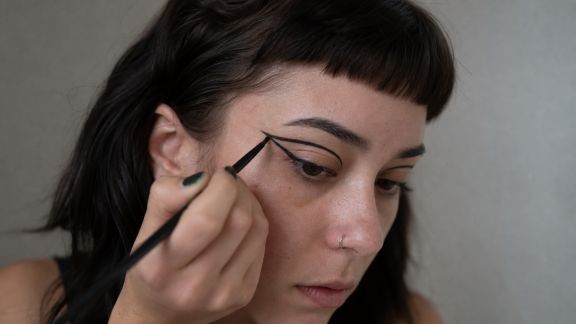 Tuto make-up : réaliser un eyeliner graphique pas à pas