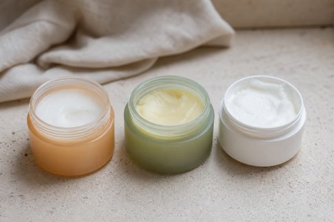 Comparatif sur trois baumes démaquillants pour peaux réactives