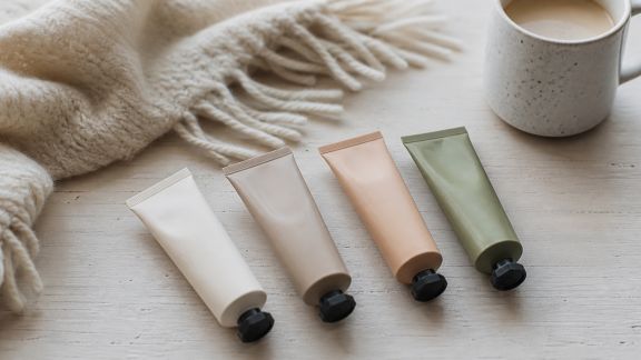 Essai de quatre crèmes mains réparatrices : que choisir pour l’hiver ?