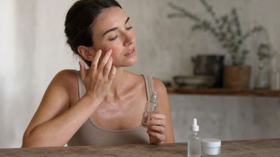 Quels soins visage privilégier pendant les fortes chaleurs