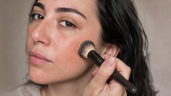 Comment bien fondre son blush avec son fond de teint