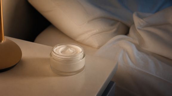 Comment choisir sa crème de nuit pour une régénération optimale