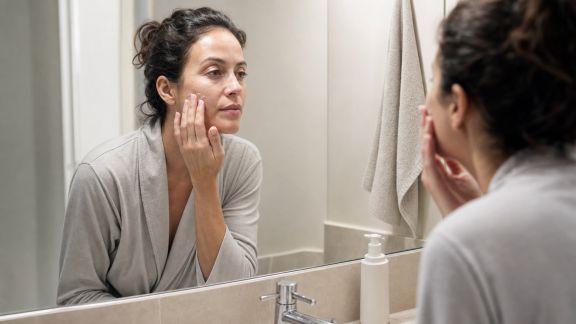 Routine anti-âge express : astuces pour les matins pressés