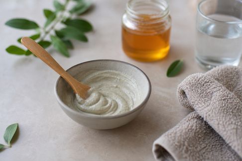 Réaliser un masque purifiant pour peaux sensibles à la maison