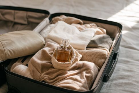 Le parfum en voyage : comment bien transporter et préserver sa fragrance