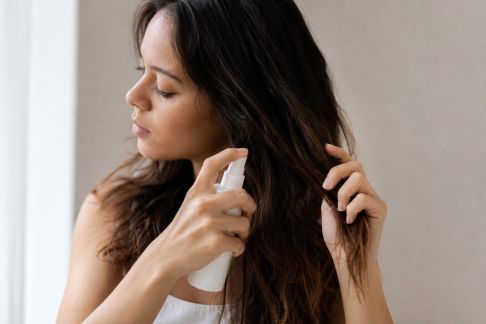 Protection thermique : pourquoi et comment protéger ses cheveux de la chaleur ?