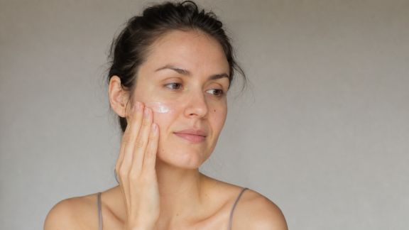 La chronobiologie au service de l’anti-âge : quels soins privilégier selon l’heure de la journée ?