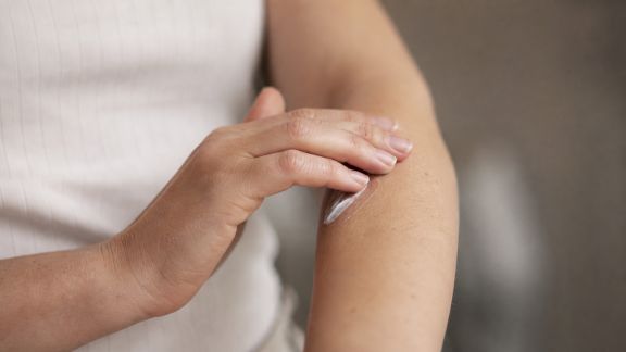 Quels gestes adopter pour préserver la jeunesse de la peau du corps